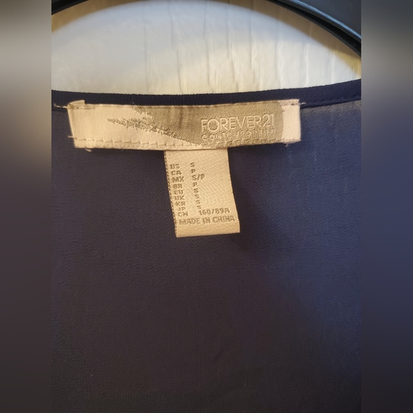 Forever 21 navy blue top - Picture 4 of 5